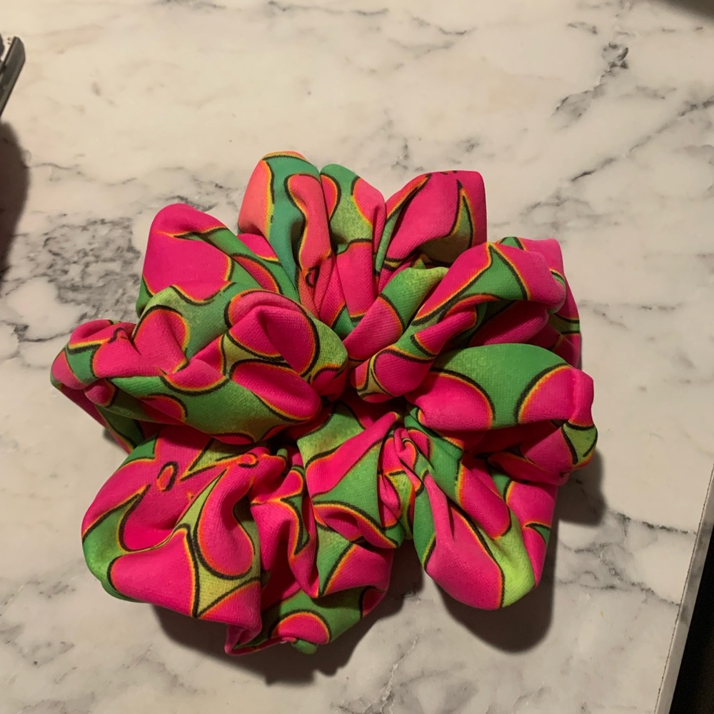 Large Scrunchie Green and dark pink
